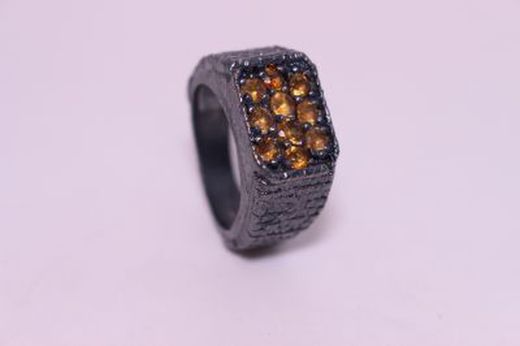 Sortija VIENA en plata de ley oxidada con gemas de colores