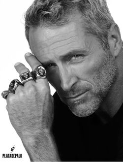 SR015X Anillo Plata de Palo calavera y pavés con circonitas negras