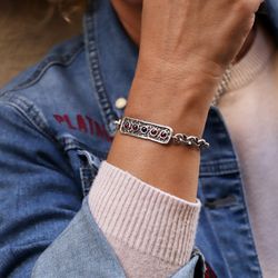 WB384X Pulsera Plata de Palo de mujer elegante y moderna con cinco cabujones granates naturales de 4 milímetros