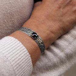 WB385X Pulsera PLATA DE PALO modelo Temis para mujer chapada en Plata 10 micras con cabujón central de granate natural de 10x10 milímetros.