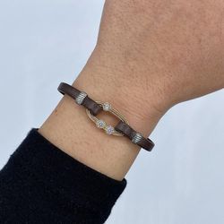 WB408X Pulsera Plata de Palo mujer de cuero plano marrón oscuro de 5 mm con eslabón de bronce y circonitas blancas