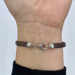 WB411X Pulsera PLATA DE PALO mujer cuero plano marrón oscuro de 5 milímetros con eslabón de bronce y cabujón central de color rubí