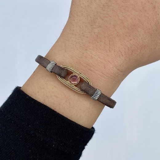 WB411X Pulsera PLATA DE PALO mujer cuero plano marrón oscuro de 5 milímetros con eslabón de bronce y cabujón central de color rubí