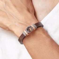 WB446X Pulsera Plata de palo de cuero con cuarzo fumé elegante y sofisticado