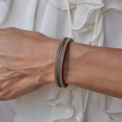 WB471X Pulsera Plata de Palo unisex de cuero con pasamanería negra y marrón cierre en bronce de gancho
