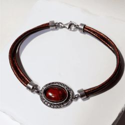 WB560X Pulsera Plata de Palo de cuero mujer modelo Kurai con centro de plata 925 piedra granate y circonitas, cierre de mosquetón