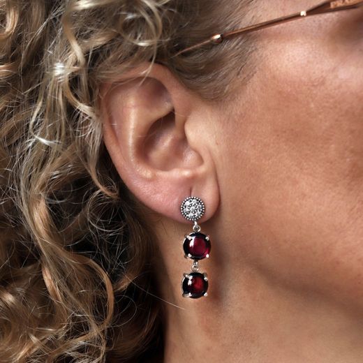 WE170X Pendientes Plata de Palo modelo Musa para mujer de bronce chapado en Plata de 10 micras con 7 circonitas blancas y combinados con 2 granates naturales
