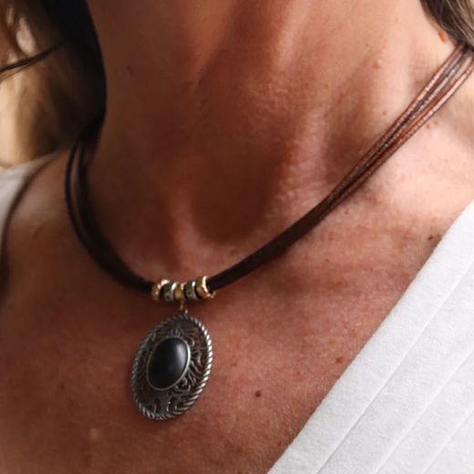 WN234X Collar Cobira Plata de Palo mujer en plata con piedra ébano diseño moderno y versátil