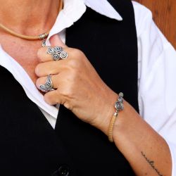 WR149X Anillo Plata de Palo mujer modelo Yugen con cuatro espirales en forma circular de plata 925